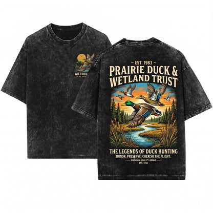 Retro Flying Mallard Duck Classic Waterfowl Hunting Graphic Vintage Wetland Wildlife Nature Gift Unisex Wash T-Shirt