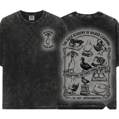 Retro Reading Ducks Graphic Cute Book Lover Funny Farm Animal Aesthetic Gift Unisex Wash T-Shirt