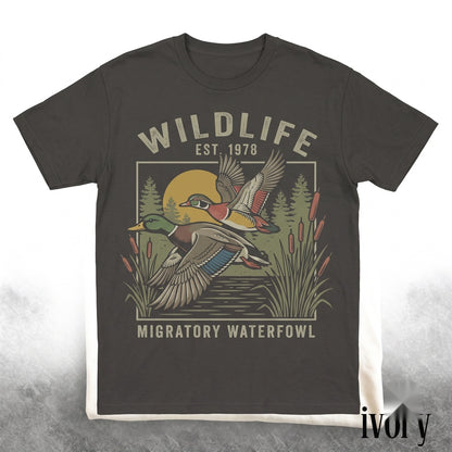 Vintage Flying Mallard Duck Waterfowl Hunting Graphic Wetland Wildlife Nature Gift Unisex TShirt