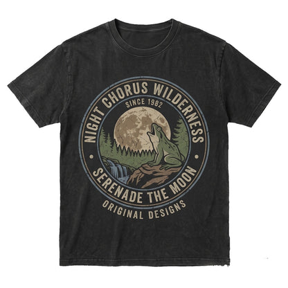 Vintage Frog Howling at Full Moon Retro Dark Wolf Parody Animal Lover Gift Unisex TShirt