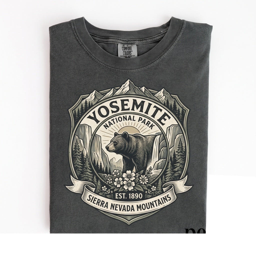 Vintage Yosemite Bear Graphic Mountain Wildlife Adventure Retro Outdoor Explorer Nature Gift Unisex TShirt