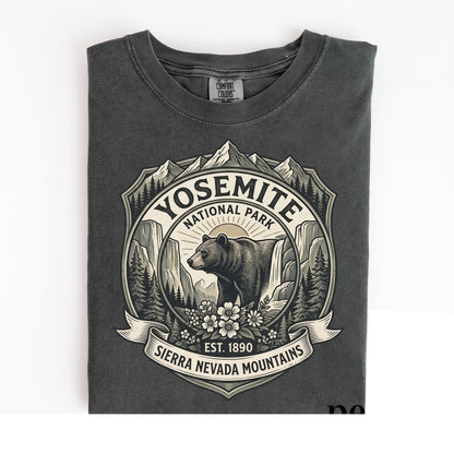Vintage Yosemite Bear Graphic Mountain Wildlife Adventure Retro Outdoor Explorer Nature Gift Unisex TShirt