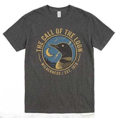 Vintage Loon Howling At Full Moon Retro Bird Graphic 90s Wildlife Lover Gift Unisex TShirt
