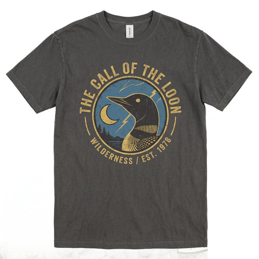 Vintage Loon Howling At Full Moon Retro Bird Graphic 90s Wildlife Lover Gift Unisex TShirt