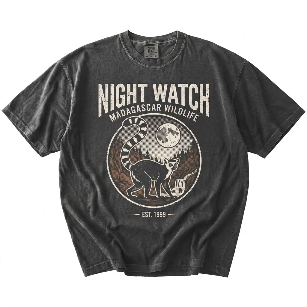 Vintage Lemur Howling to The Moon 90s Retro Wildlife Graphic Unisex TShirt