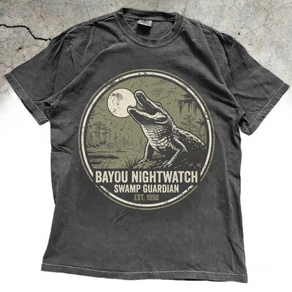 Alligator Howling at the Moon 90s Retro Everglades Crocodile Dark Animal Graphic Florida Gift Unisex TShirt