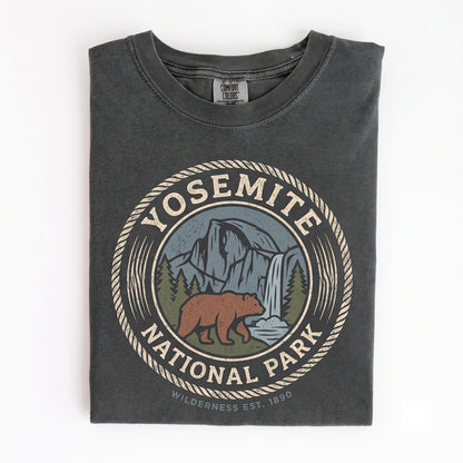Vintage Yosemite Bear Graphic Mountain Wildlife Adventure Retro Outdoor Explorer Nature Gift Unisex TShirt