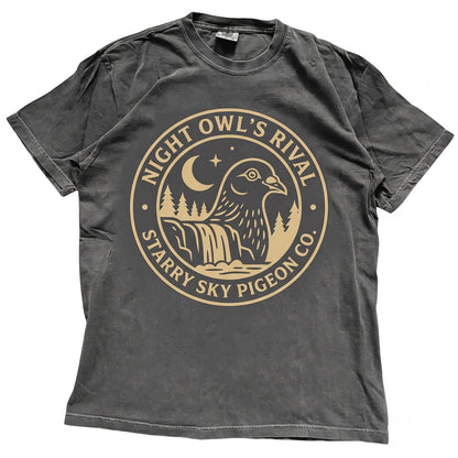 Pigeon Howling to the Full Moon Vintage Bird Graphic Retro Animal Lover Gift 90s Unisex TShirt