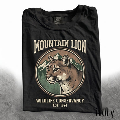 Vintage Classic Mountain Lion Cougar Graphic Wildlife Nature Western Animal Gift Unisex TShirt