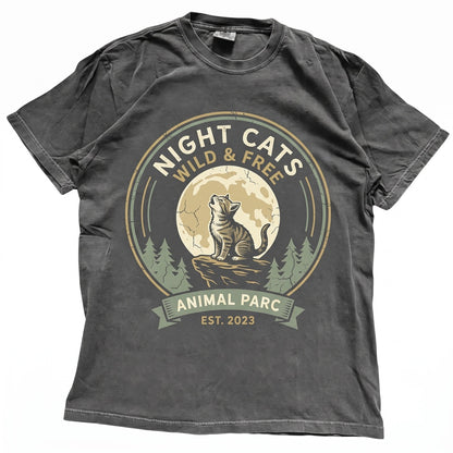 Retro 90s Cat Howling At Full Moon Graphic Cute Kitten Mom Gift Tabby Vintage Animal Unisex TShirt