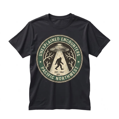 Funny Bigfoot Abduction Retro UFO Graphic Vintage Sasquatch Alien Unisex TShirt